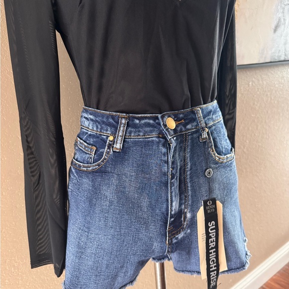 Dark Wash Stretchy Denim High-Waisted Women's Shorts - Picture 6 of 10